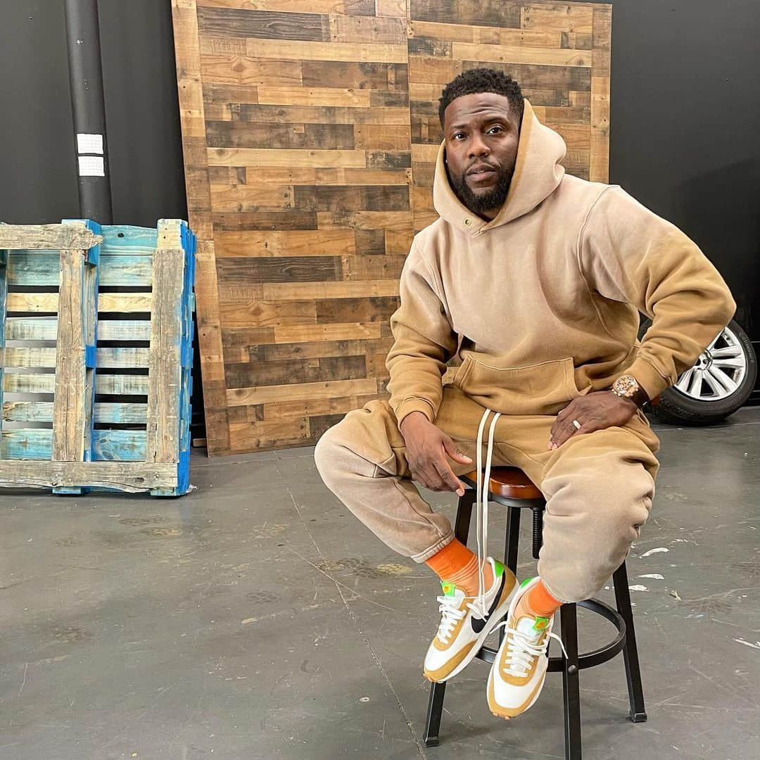 ケビン・ハートさんのインスタグラム写真 - (ケビン・ハートInstagram)「Live Love & Laugh..... #LilSwag #ComedicRockStarShit」2月28日 6時20分 - kevinhart4real