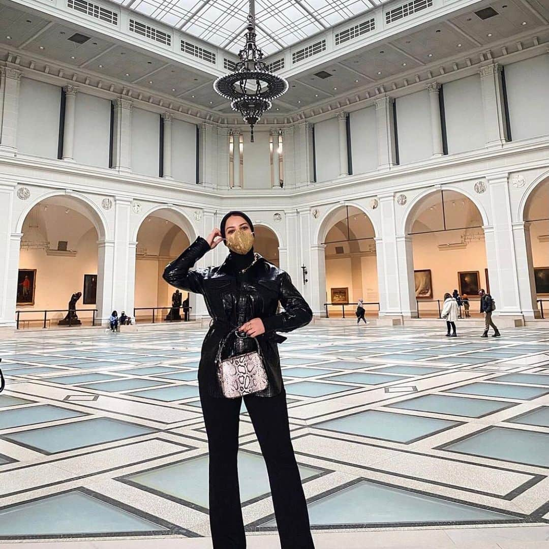 ブルックリン美術館さんのインスタグラム写真 - (ブルックリン美術館Instagram)「No better way to spend the weekend than by looking at great art! Better yet, invite a friend and make a socially distant date out of it. And don’t forget to tag your photos with #mybkm for a chance to be featured like recent visitors @daronewilson @dolsika3 @boobeige @anmy.og & @narelynv @hafphotos @oh.floral @jingggggggi @nvm.shaf @kangllc」2月28日 6時13分 - brooklynmuseum