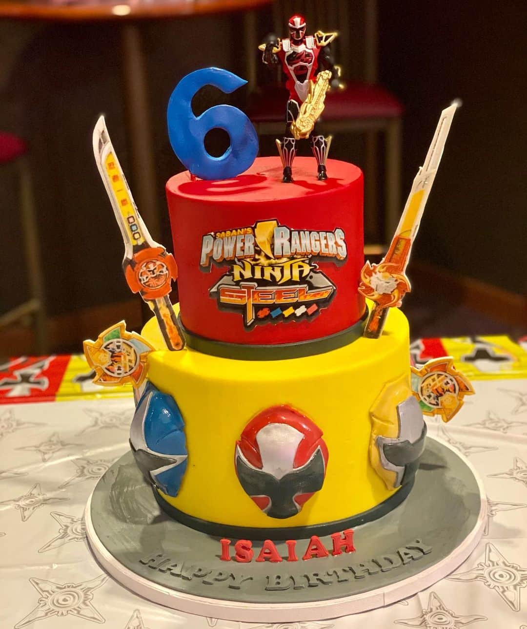 のインスタグラム：「Today, we celebrate Isaiah...because today, he is 6 whole years old! Isaiah, you are kind, funny, smart, the best big brother, a lover of cuddles and crafts and you have the biggest heart and the best imagination! You love to make people feel good and you especially love to make them laugh! God has given you so many gifts and every day, I thank Him that I get to be your mom! I love you, Monkey! ❤️❤️❤️ Happy birthday!   And thank you, @iveycakestore for this epic Power Rangers cake!!! Yum!!!」