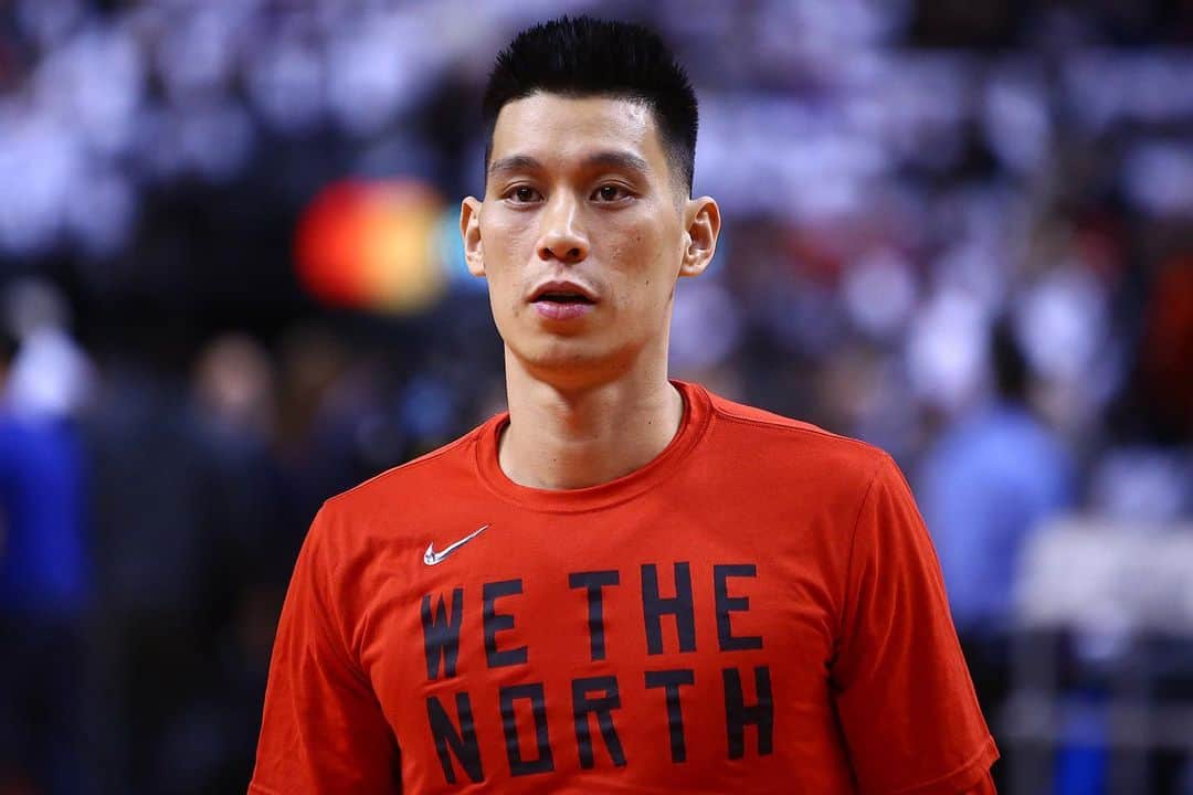 People Magazineさんのインスタグラム写真 - (People MagazineInstagram)「NBA veteran Jeremy Lin is speaking out about the anti-asian racism amid the rise in hate crimes in the U.S. In a statement, Lin, also touched on his own experience with racism on the court, which has included being called "coronavirus" during games. "We are tired of being told that we don't experience racism, we are tired of being told to keep our heads down and not make trouble. We are tired of Asian American kids growing up and being asked where they're REALLY from," Lin wrote. "I want better for the next generation of Asian American athletes." Tap the link in bio for the full story. 📷: Vaughn Ridley/Getty Image」2月28日 6時22分 - people