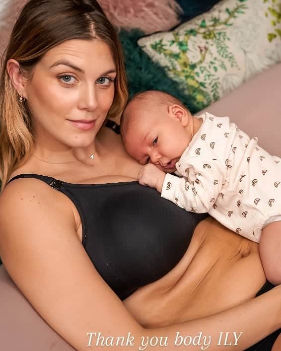 Ashley Jamesさんのインスタグラム写真 - (Ashley JamesInstagram)「Alf is 7 weeks old today, which means my body is 7 weeks into its recovery. 🙏 I occasionally have low body image days, but whenever those thoughts creep in I remind myself what my body did ... Actually what it's STILL doing feeding my son. And say, thank you body ILY. It's surreal. It's definitely given me a new appreciation of our bodies. 💕 I really thought that our bodies were meant to have recovered 6 weeks after birth; I think because I thought you'd get the health check as an 'all clear' to go back to exercise. So this week has been an education for me in what happens to our bodies after birth and how long it can take to recover. It makes me sad / angry the lack of education and knowledge around postnatal care and how many women suffer as a result because they presume things are normal. It makes me really want to do something about it. I went for a postnatal health check by @martakinsella at the @the_mummy_mot and had a full check inside and out. I am definitely still on the road to recovery, but I felt so much better knowing exactly where I am rather than just guessing and fearing my body. (I was genuinely scared of ripping a stitch if they weren't healed). So whilst I'm on the road to recovery, I still have a tummy gap, slight prolapse, and need to work on my pelvic floor muscles (and it's never to late to start working on these). I feel like there's a lack of knowledge because there's so much shame or embarrassment around our bodies. I wish it would change. I feel like pregnant bodies get so much love and admiration, but postnatal bodies are treated like they should be covered up or snapped back I don't fit in my old clothes, but I decided not to stress and just buy some in a new size. What I love about my lnew tiny belly is that Alf loves to lie on it. ❤️😊  My body might not be the same, it might still be recovering, but I've never been more in awe of it. Thank you for growing my baby and continuing to feed him. 🙏🤱🏼 #4thtrimester #newmum #selflove」2月28日 6時24分 - ashleylouisejames