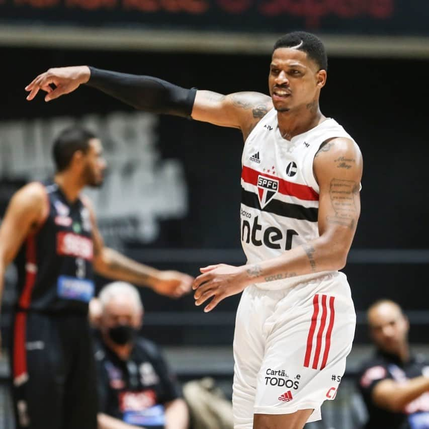 São Paulo FCさんのインスタグラム写真 - (São Paulo FCInstagram)「🏀🔥 Neste sábado, Shamell marcou 19 pontos em partida diante do Flamengo (74x93), pelo @nbb, e passou dos 8️⃣0️⃣0️⃣0️⃣pontos feitos na liga nacional. O jogador, que já liderava o ranking histórico de pontos da competição, é o primeiro a conseguir tal feito - agora, ele tem 8.008 pontos marcados. Parabéns, Shamell!   #BasqueteTricolor 🇾🇪  📸 Wilian Oliveira/Foto Atleta」2月28日 6時30分 - saopaulofc