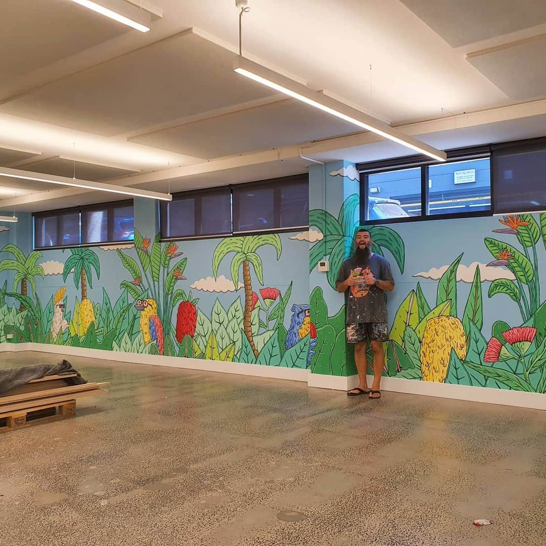 MULGAさんのインスタグラム写真 - (MULGAInstagram)「Good to paint a nature vibed mural for @canva 🐦🌿🌴⁣ ⁣ #mulgatheartist #muralart #birdart #canva #australianart #australianartist #sydneyartist」2月28日 6時34分 - mulgatheartist