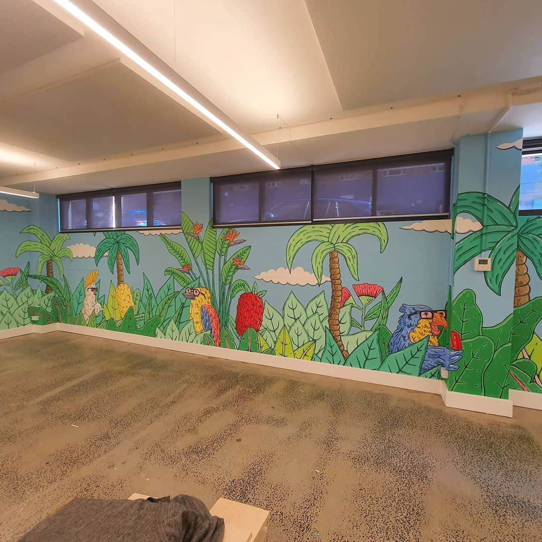 MULGAさんのインスタグラム写真 - (MULGAInstagram)「Good to paint a nature vibed mural for @canva 🐦🌿🌴⁣ ⁣ #mulgatheartist #muralart #birdart #canva #australianart #australianartist #sydneyartist」2月28日 6時34分 - mulgatheartist