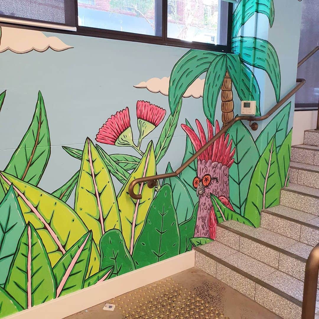 MULGAさんのインスタグラム写真 - (MULGAInstagram)「Good to paint a nature vibed mural for @canva 🐦🌿🌴⁣ ⁣ #mulgatheartist #muralart #birdart #canva #australianart #australianartist #sydneyartist」2月28日 6時34分 - mulgatheartist