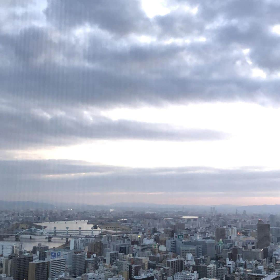 濱田マサルさんのインスタグラム写真 - (濱田マサルInstagram)「おはようございます☀  今日も綺麗な空  嬉しいな✨」2月28日 6時36分 - hamadamasaru