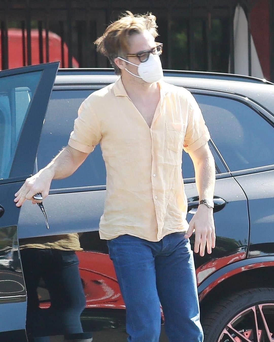 Just Jaredさんのインスタグラム写真 - (Just JaredInstagram)「Chris Pine kicked off his weekend with a Saturday morning coffee run in the Los Feliz area of L.A. #ChrisPine Photos: Backgrid」2月28日 6時41分 - justjared