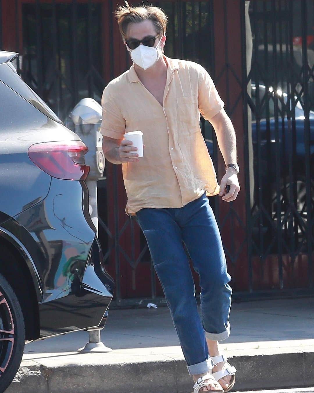 Just Jaredさんのインスタグラム写真 - (Just JaredInstagram)「Chris Pine kicked off his weekend with a Saturday morning coffee run in the Los Feliz area of L.A. #ChrisPine Photos: Backgrid」2月28日 6時41分 - justjared