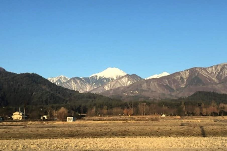 チックンとプーちゃんのふるさと? From Japan??のインスタグラム：「今朝の常念岳⛰ #安曇野#青空#常念岳#氷点下」