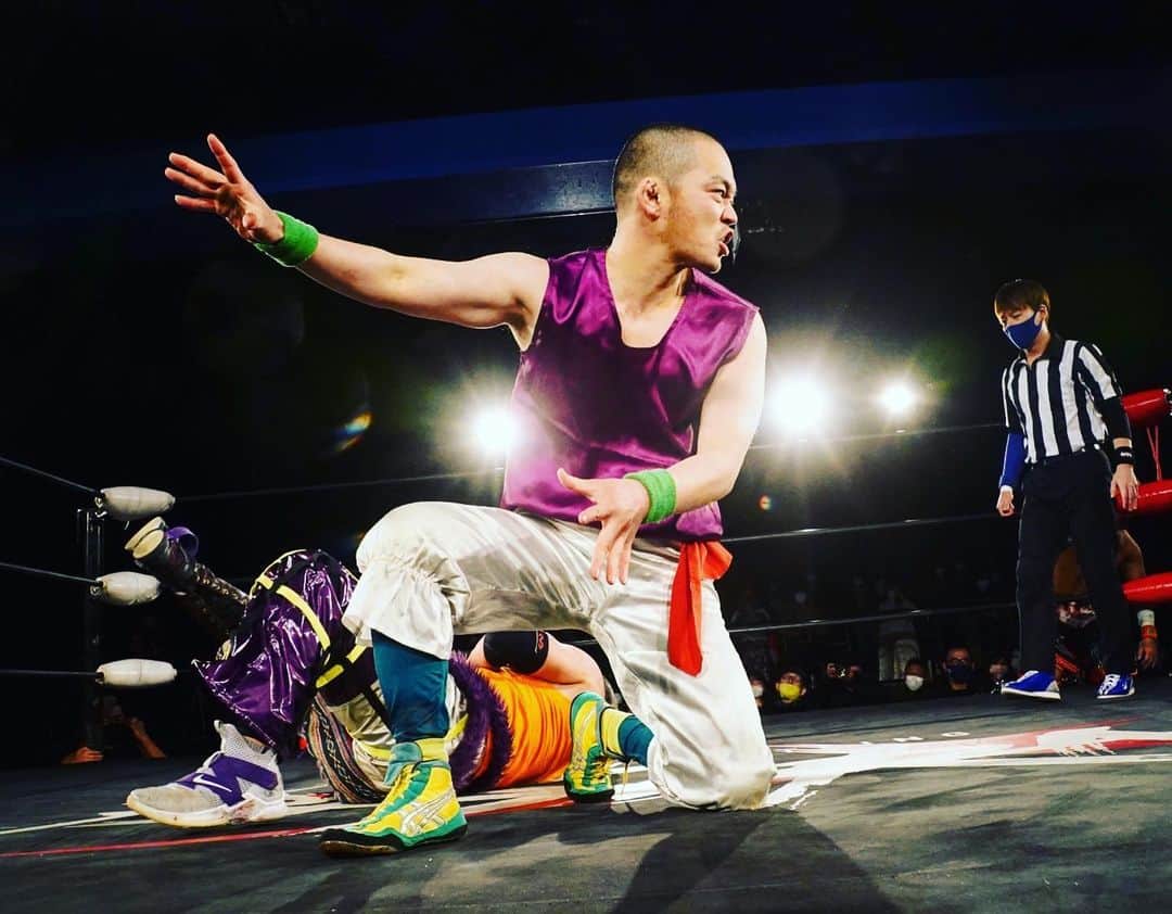 福田洋のインスタグラム：「なんか昔からやってるポーズ🥋  #ファイプロ #でいう #忍者ポーズ」