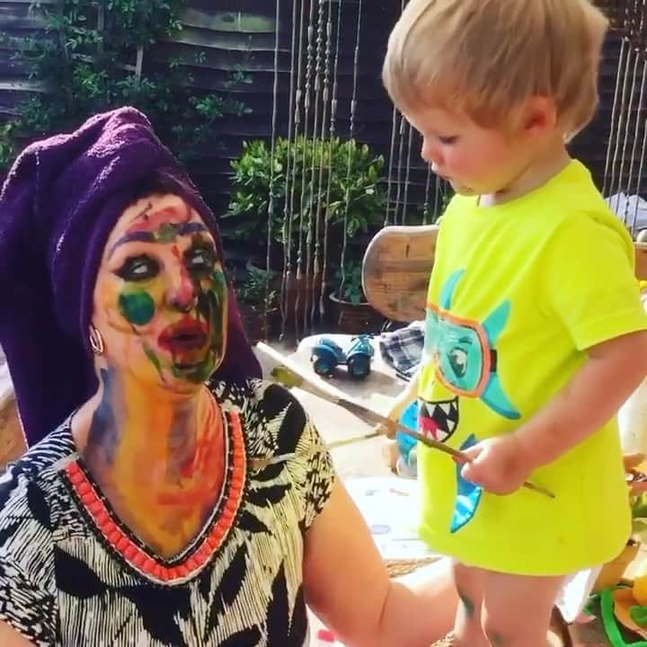 ValGarlandのインスタグラム：「Would you let your Grandson do your ‘Glow Up’ @glowupbbc inspired make up❓❓❓   #DingDong Reuben ✅✅✅✅@mariannepracatan   #ValGarland #Weekend #Inspiration」