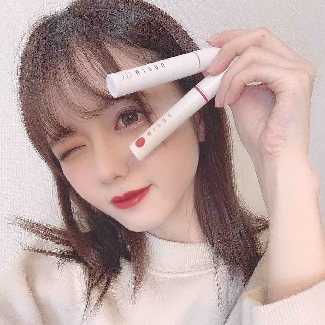 叶瀬千紗のインスタグラム：「最近お気に入りのマスカラ2本🍒 ミプーのブラックとルビーレッド301  上まつ毛も下まつ毛も塗りやすくて ブラックはとにかく盛れる ルビーレッドは1個前の投稿の、 ピンクメイクに使ったけど発色も良くて 可愛すぎたよ〜🍒 ブラウンメイクに使っても可愛いね🌛  #mipoo #メイク #コスメ #マスカラ #アイメイク #カラーマスカラ #ピンクメイク #ブラウンメイク #垢抜け #垢抜けメイク #ナチュラルメイク @mipoo_official」