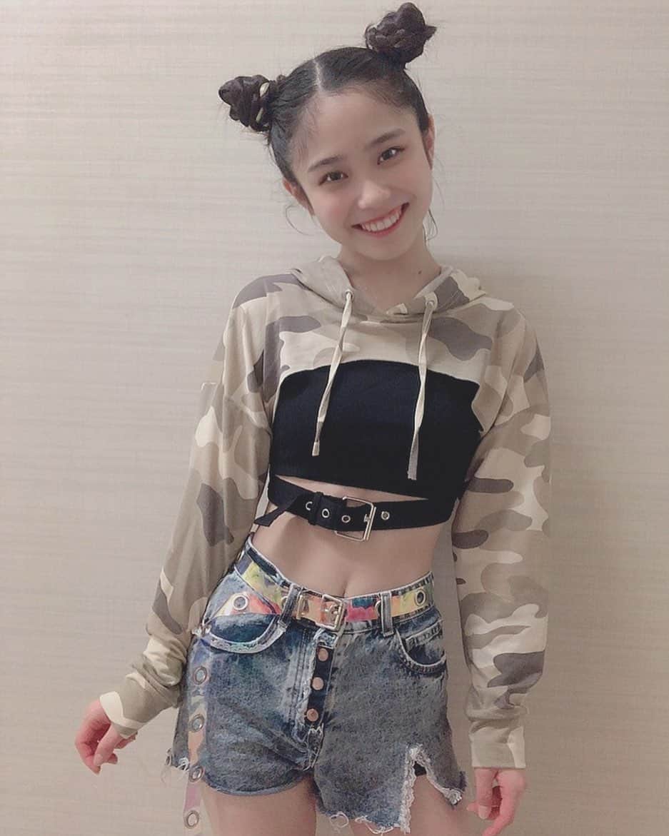 MARINのインスタグラム：「今日はライブ見に来てくれた皆さんありがとうございました🙇‍♀️💗 2部はお団子でした〜☺️✨✨  ・  #ツインテール #お団子 #高3 #jk #高校生 #女子高校生 #18歳 #おうち時間 #タンササ #TSS #TSSMARIN #girlsgroup」
