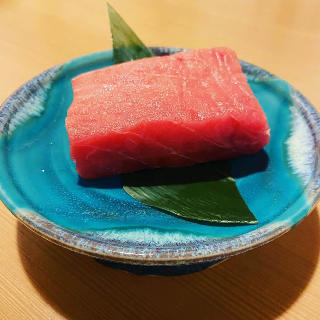 泳ぎイカ銘魚料理　磯銀さんのインスタグラム写真 - (泳ぎイカ銘魚料理　磯銀Instagram)「本鮪🐟ええの入って〼‼️ #磯銀#淀屋橋#肥後橋#鮮魚#日本酒#ランチ #大人の隠れ家」2月27日 22時23分 - isogin_yodoyabashi