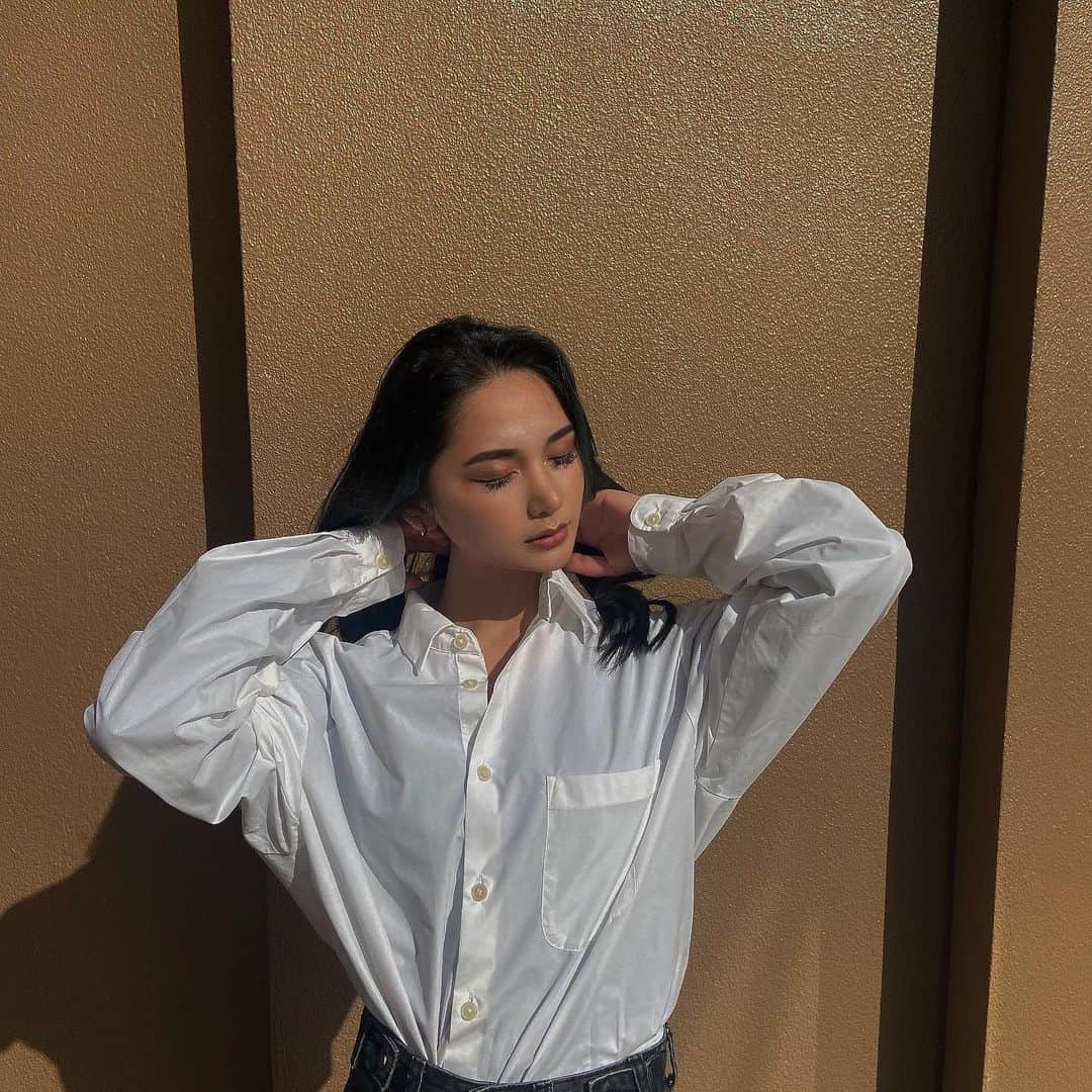 𝑀𝑎𝑘𝑖𝑀𝑖𝑘𝑢のインスタグラム：「大きいサイズの白シャツ好きー ワンピにもできる。」