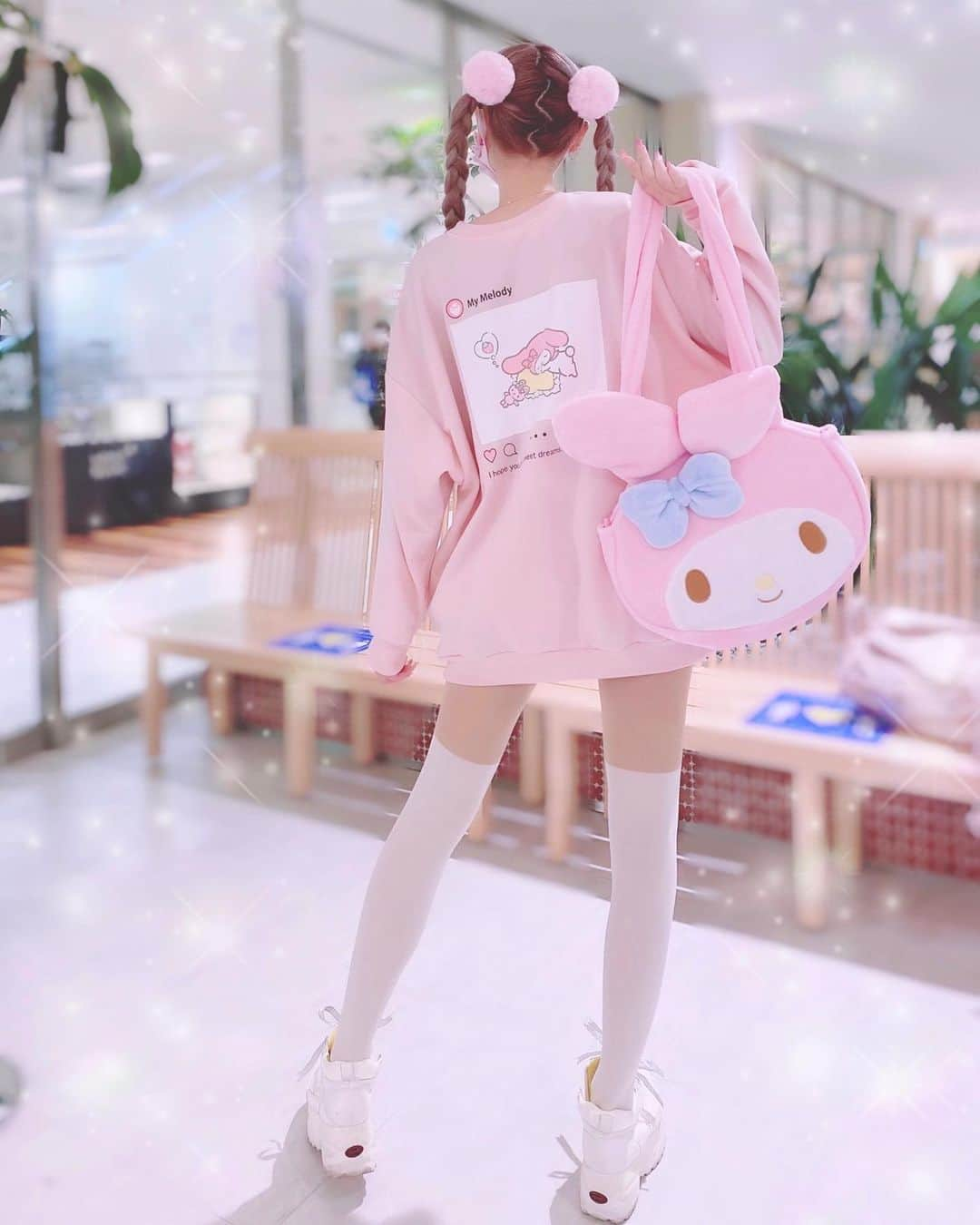 あかりのインスタグラム：「backとbag🔙👜を みてほしかったのです。🎀わら  #あかちゃむとめろたん」