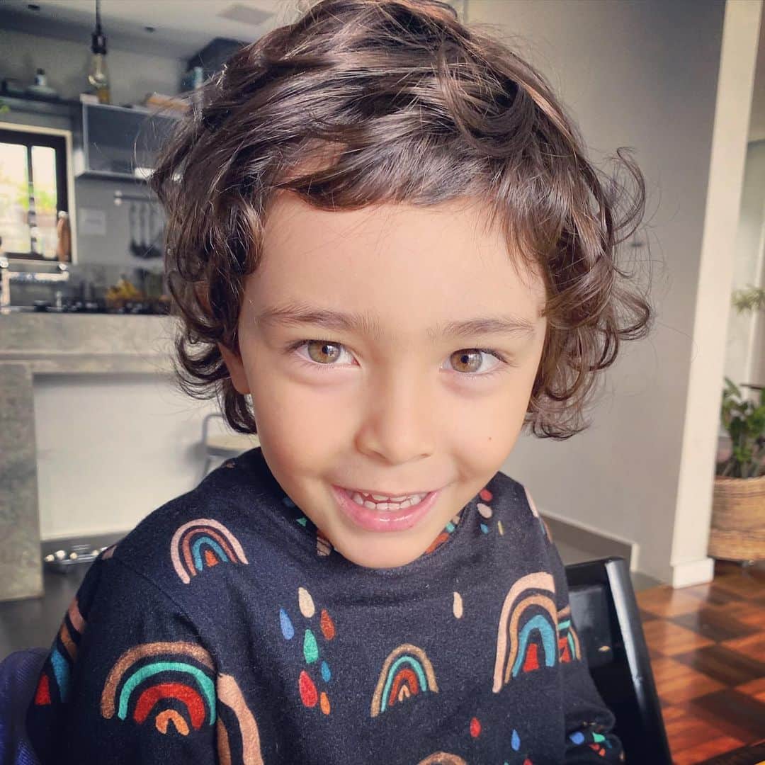 Tainá Müllerのインスタグラム：「E não é que ele arrasou no autocorte de franja? 😅 Bom dia! 🌞」