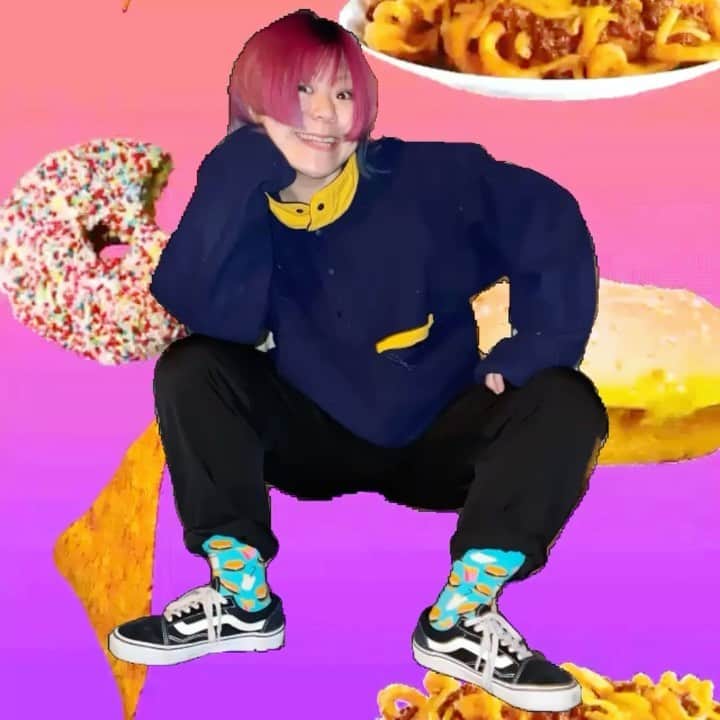 かわなみchoy?のインスタグラム：「🧦 👋choy?👋what a photo?💥 🧦 🧦 hamburger socks🧞‍♀️🧞‍♂️🧚🧞 色合いもデザインもIKEすぎ🍄🌸🐲 🧦 🧦」