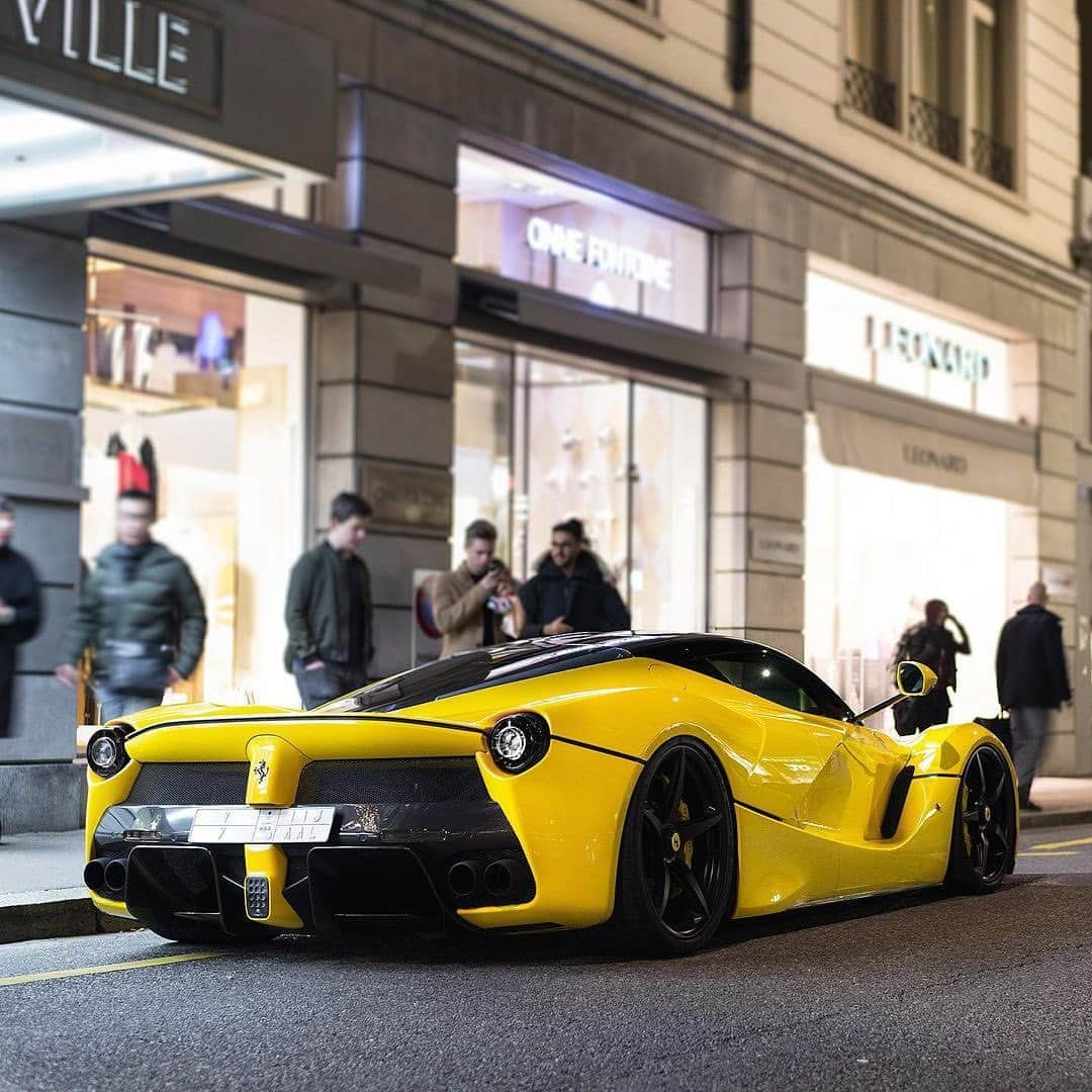 CARLiFESTYLEさんのインスタグラム写真 - (CARLiFESTYLEInstagram)「Ferrari SF90 or LaFerrari? Photo by @srs_swissrichstreets #carlifestyle #SF90 #laferrari」2月27日 22時35分 - carlifestyle