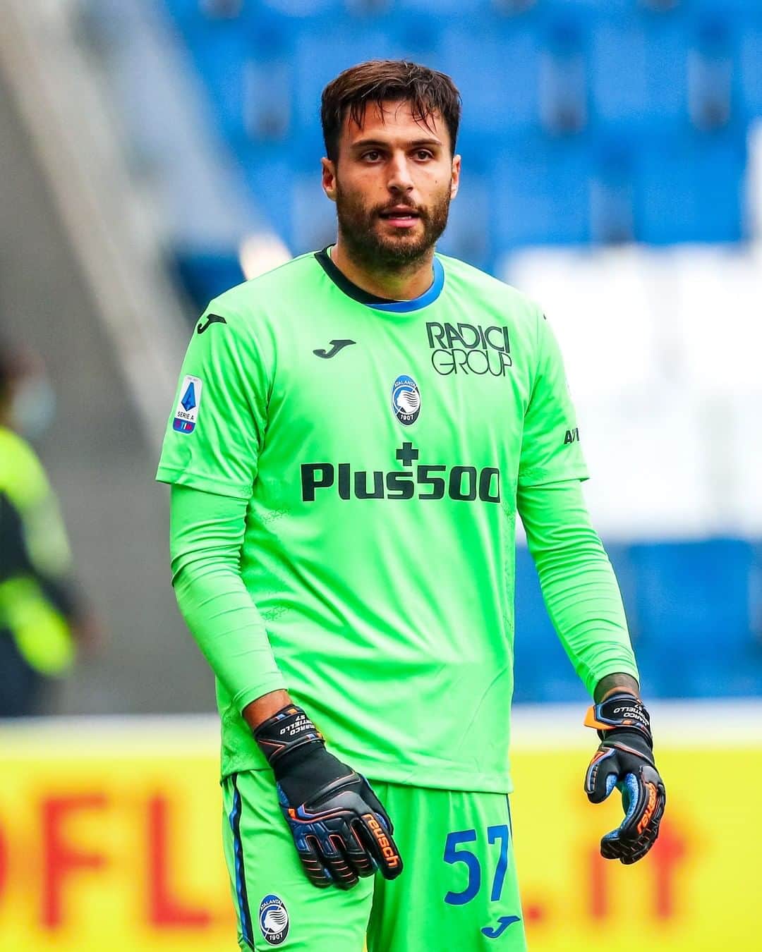 アタランタBCのインスタグラム：「Fiocco azzurro in casa Sara & Marco #Sportiello! 💙 È nato il piccolo Leonardo 🥰 Congratulazioni da tutta la famiglia #Atalanta! 🖤💙 ⠀ Welcome Leonardo! 😍 Sara and Marco’s second child was born today! Congratulations from the whole 🖤💙 family! ⠀ #BenvenutoLeonardo 👶🏻」