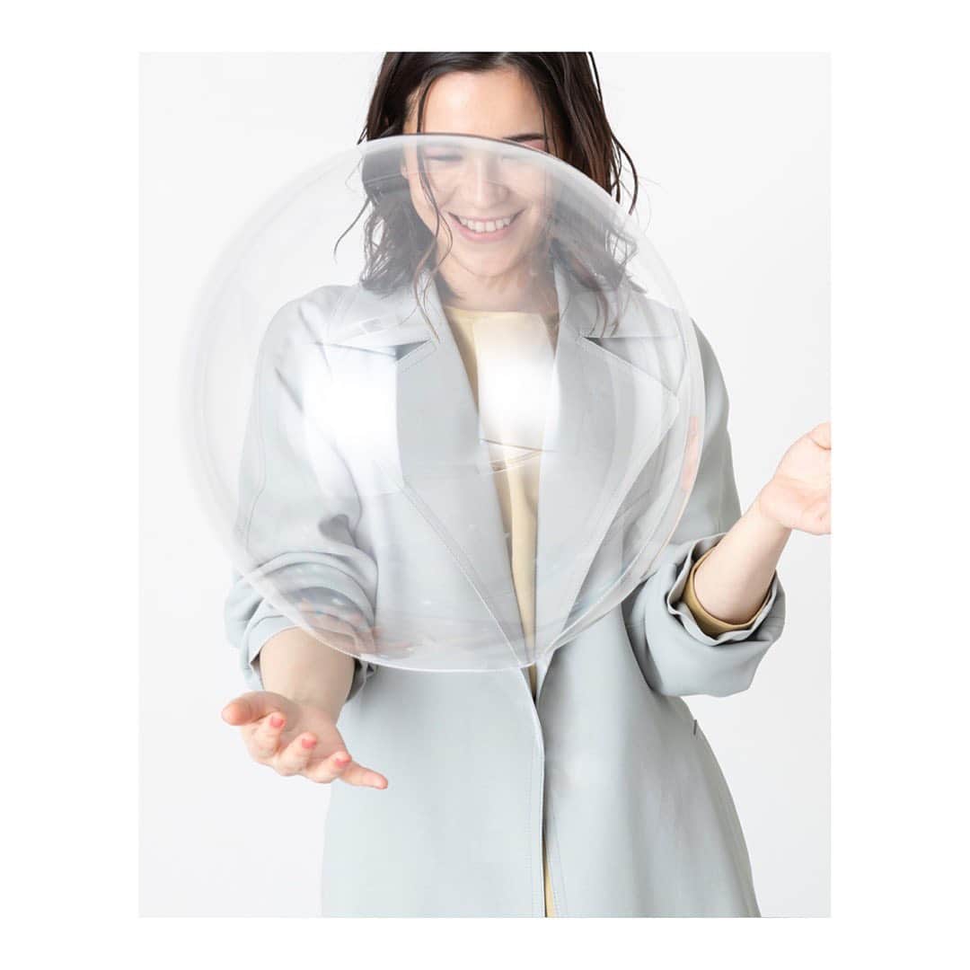 NATURAL BEAUTY BASICのインスタグラム：「新作WEBカタログができました。  --------------- 2021.SPRING Vol.1 ---------------  NATURAL BEAUTY BASICではこの春、Gentle airをテーマに仕事服はもちろん、おうち時間にも着心地の良いデイリーに活躍する服を提案していきます。  NO.1　オーバートレンチ  今年気分のライトグリーンのオーバートレンチ  やさしい草木染めのような色合いなので、派手過ぎずカラーコートも挑戦しやすい今シーズン。 多色使いでもまとまりやすいので、今年はコーディネートで色遊びもおすすめです♪  イエローも光沢感×くすみなら上品な印象♪ベルトでウエストマークして、さらりとコートを纏えば抜け感のあるトレンドスタイルに。  Credit ★印：着用カラー  コート 1152370　￥14,300 tax in Color:チャコール/オフベージュ/ライトグリーン★ Size:S/M/L  ブラウス 1110370　￥6,600 tax in Color:オフ/イエロー★/アイスブルー Size:S/M  パンツ 1130211　￥8,800 tax in Color:アイボリー★/ピンク/ネイビー Size:XS/S/M  ベルト 1189371　￥2750 tax in Color:ベージュ★/キャメル  サンダル 1185200　￥6,600 tax in Color:ホワイト/ベージュ★ Size:S/M/L  #ナチュラルビューティーベーシック #NATURALBEAUTYBASIC #略してNBBです #NBB #NBBコーデ  #春の新作カタログがきました #スプリングコートコーディネート #コートコーディネート #シンプルコーディネート #ブラウススタイル #パンツスタイル #お仕事スタイル #お仕事コーディネート #大人シンプルコーデ #大人カジュアルスタイル #162cm #今日のコーデ #明日のコーデ #2021February」
