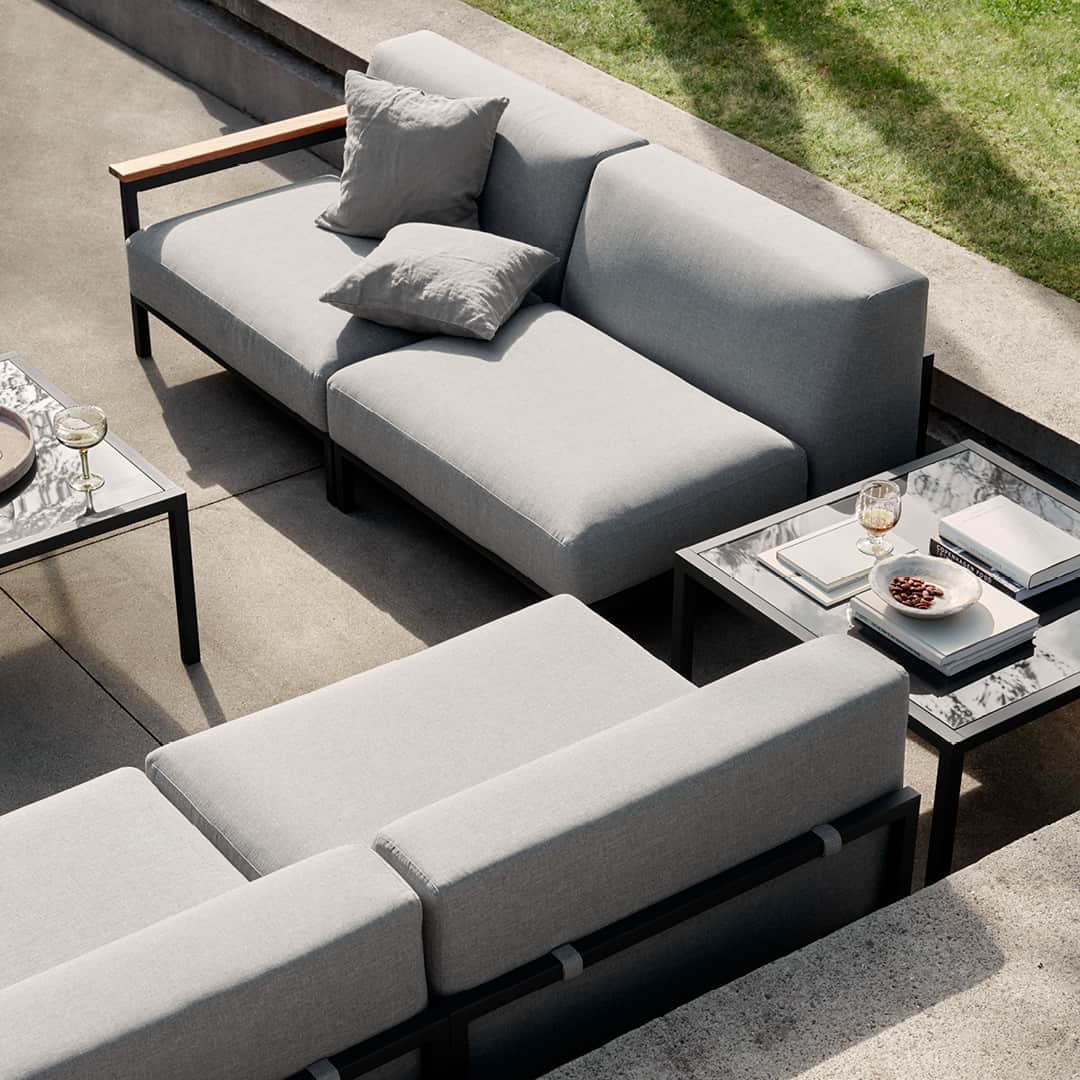 BoConceptのインスタグラム：「Can outdoor spaces be as stylish, comfortable and welcoming as those indoors? Yes.  Explore our outdoor designs now through link in bio.  #boconcept #liveekstraordinaer #danishdesign #outdoorliving #outdoorsofa #outdoorfurniture」