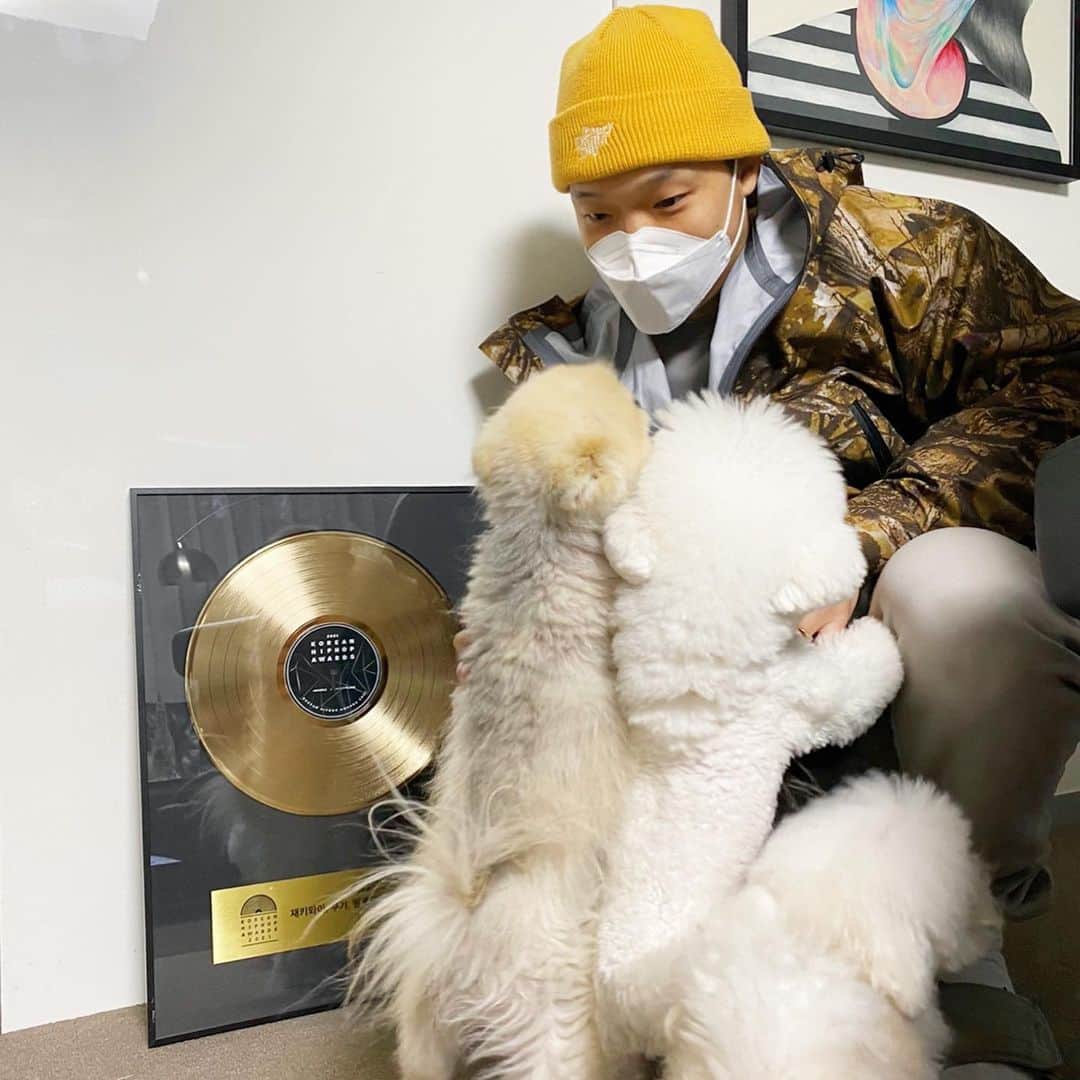 Paloaltoのインスタグラム：「상도 받고 산의 기운도 받고 등산 용품도 받고 신발도 받고 아이폰 케이스도 받고 옷도 받고  이거 완전히 당신은 사랑받기 위해 태어난 사람이네요!  감사합니다」