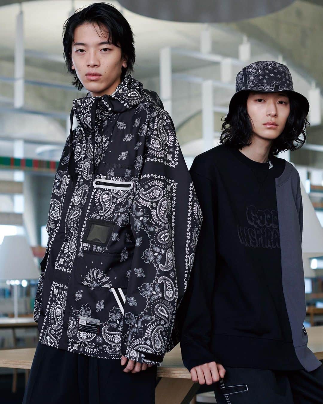 Vogue Taiwan Officialさんのインスタグラム写真 - (Vogue Taiwan OfficialInstagram)「#VogueFashionNow GU與日本具代表性的時尚品牌「MIHARAYASUHIRO」首次合作推出聯名系列，將於3月5日在GU全台實體店鋪及網路商店正式販售。﻿ ﻿ 由日本設計師三原康裕（Yasuhiro Mihara）於1996年創立的品牌「MIHARAYASUHIRO」，是持續受到日本及全球關注的日本知名品牌。此次聯名系列以「Good Inspiration」為概念，推出共29款男裝及配件，將時尚又帶點幽默的MIHARAYASUHIRO經典再製及不對稱設計融入GU熱門單品中，此外，數款單品更是以永續材質製作而成。﻿ ﻿ 從時下追求潮流趨勢的年輕族群，到MIHARAYASUHIRO品牌的忠實愛好者，此次聯名系列希望讓所有人都可以藉由時尚傳達正向力量和鼓勵。  @gu_taiwan @gu_global @miharayasuhiro_official   🖋#TravisTravie」2月27日 22時50分 - voguetaiwan