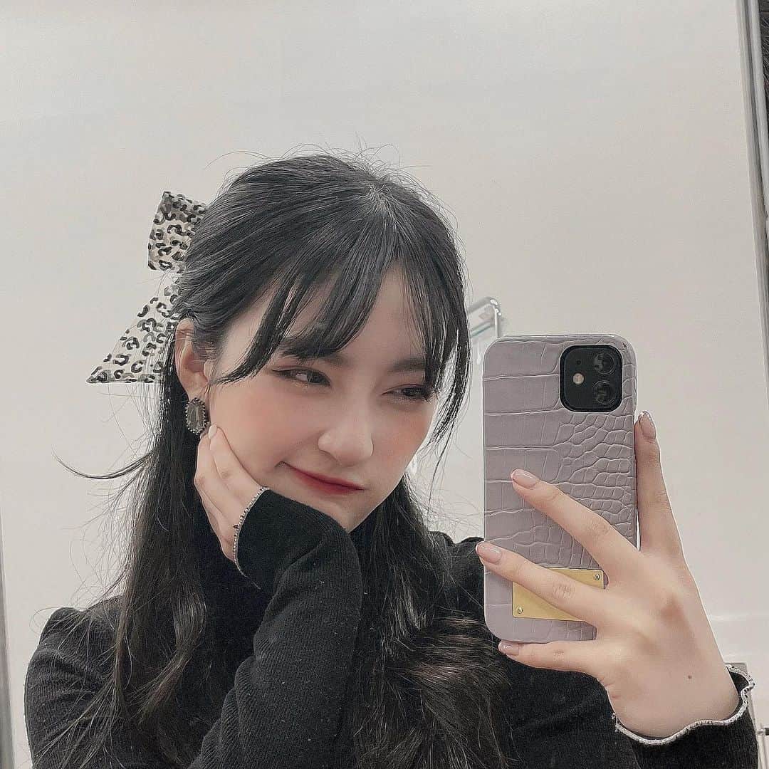 のインスタグラム：「かがみごし . . .  #ハーフアップ」