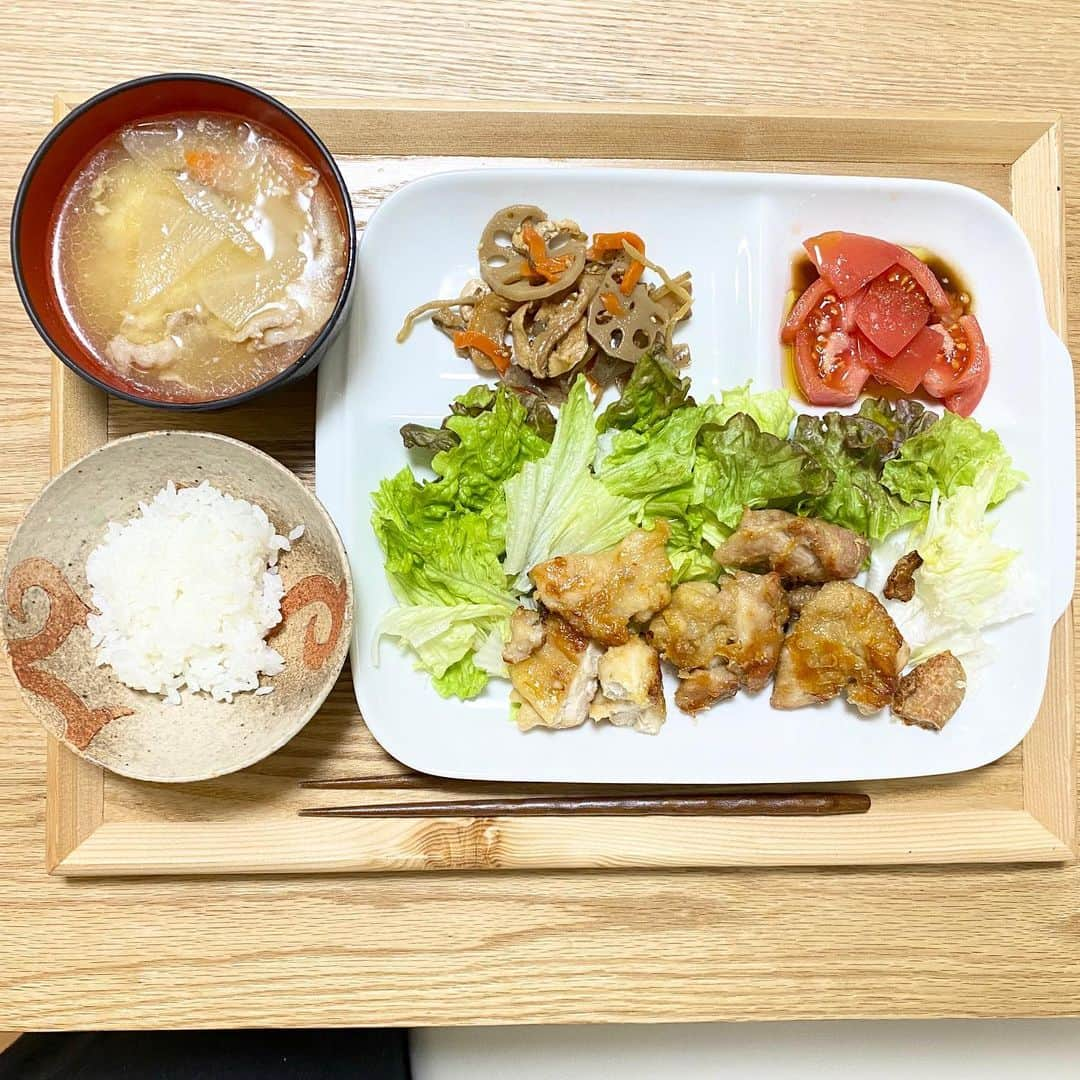 野口綾子さんのインスタグラム写真 - (野口綾子Instagram)「ノンフライヤーで唐揚げ🍗 お店で買うものと比べるとほんの少しカリッと感が少ないかなぁ。でも出来立てだし、美味しい〜🤤 なんといっても簡単すぎた😂  #唐揚げ #ノンフライヤー #airflyer #friedchicken #西友 #みなさまのお墨付き #唐揚げ粉 #ワンプレートごはん #ワンプレート #ワンプレートディナー #夜ご飯 #夜ご飯レシピ #夜ご飯メニュー #献立 #献立記録 #platedinner」2月27日 22時56分 - ayako__n