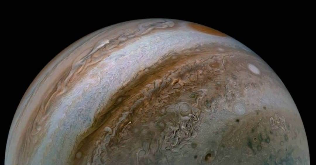 Discoveryさんのインスタグラム写真 - (DiscoveryInstagram)「This view of Jupiter’s turbulent atmosphere from NASA’s Juno spacecraft includes several of the planet’s southern jet streams. Using data from Juno’s instruments, scientists discovered that Jupiter’s powerful atmospheric jet streams extend far deeper than previously imagined.   Image data + caption: @nasa/JPL-Caltech/SwRI/MSSS Image processing by Tanya Oleksuik © CC NC SA  #space #Nasa #juno #Jupiter #astronomy #space #spacesaturday」2月27日 23時00分 - discovery