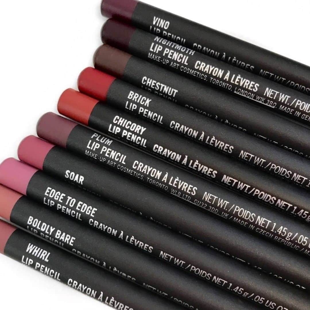 M·A·C Cosmetics BRのインスタグラム：「Dê um up no seu visual com nossos lápis labiais em mais de 20 cores com textura cremosa, feitos para modelar, delinear ou preencher os lábios perfeitamente. 💗  Amamos o tom queridinho Soar. E você, qual seu favorito? Conta pra gente nos comentários.  Compre em nossas lojas e pelo site.  #lapislabial #labiosperfeitos #labioshidratados #makeuplover #makeup」