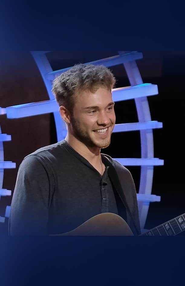American Idolのインスタグラム：「Former software engineer. Future #AmericanIdol. Could @hunterjmetts be Top 10 worthy? Find out SUNDAY at 8|7c on ABC.」