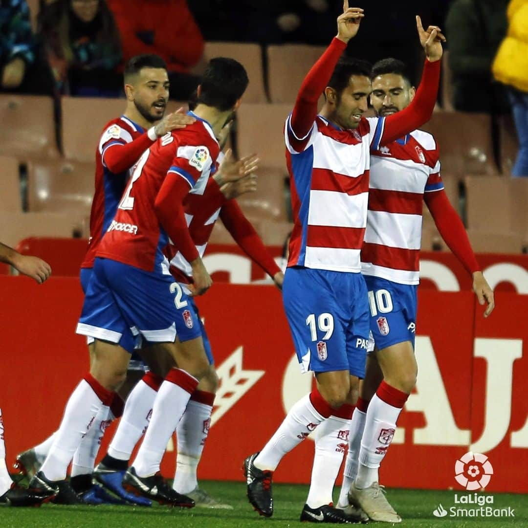 グラナダCFさんのインスタグラム写真 - (グラナダCFInstagram)「El hombre de la semana: 𝗠 𝗢 𝗡 𝗧 𝗢 𝗥 𝗢  Doblete ⚽️⚽️ del director de orquesta 🎼 rojiblanco en la última visita del @elchecfoficial a Los Cármenes (📅 21/01/19).  #GranadaElche」2月27日 23時01分 - granadacf