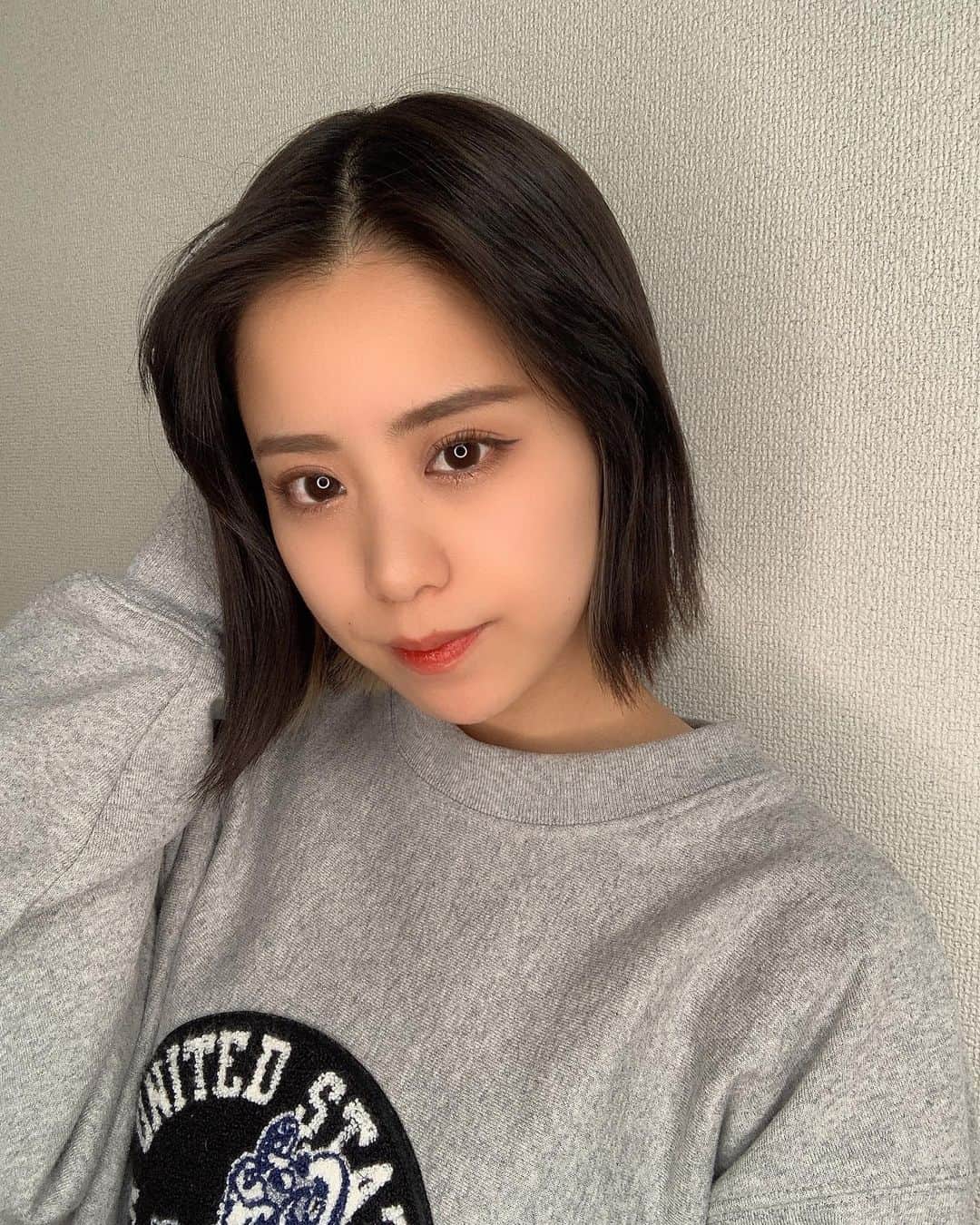 岩田まありのインスタグラム：「完全に言うの遅いけど髪切った‼️🤣 短いの楽すぎてシャンプー楽しい乾かすん楽しい生きるの楽しい  どない？❣️」