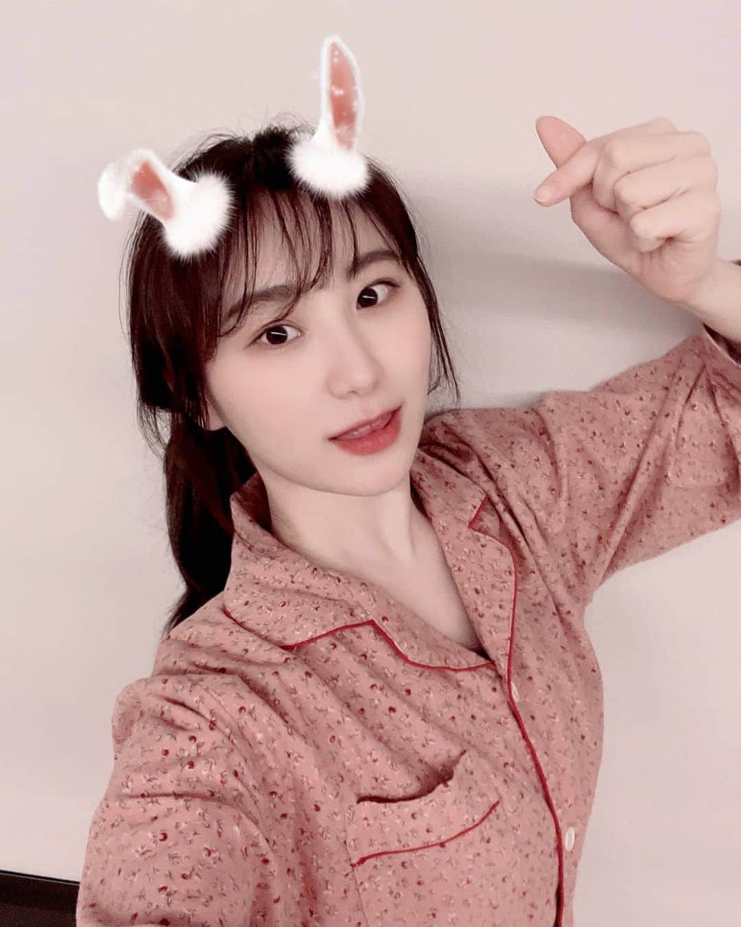 イ・チェヨンのインスタグラム：「굿나잇! 잘자요 🙂💤💕」