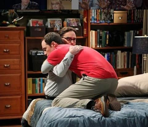 ビッグバン★セオリーのインスタグラム：「Comment 💔 if you miss this show . . . @therealjimparsons @kaleycuoco @sanctionedjohnnygalecki @missmayim @themelissarauch #johnnygalecki #mayimbialik #kaleycuoco #melissarauch #simonhelberg #jimparsons #jerryoconnell #kunalnayyar #leonardhofstadter #amyfarrahfowler #pennyhofstadter #bernadettewolowitz #sheldoncooper #thebigbangtheory #bigbangtheory」