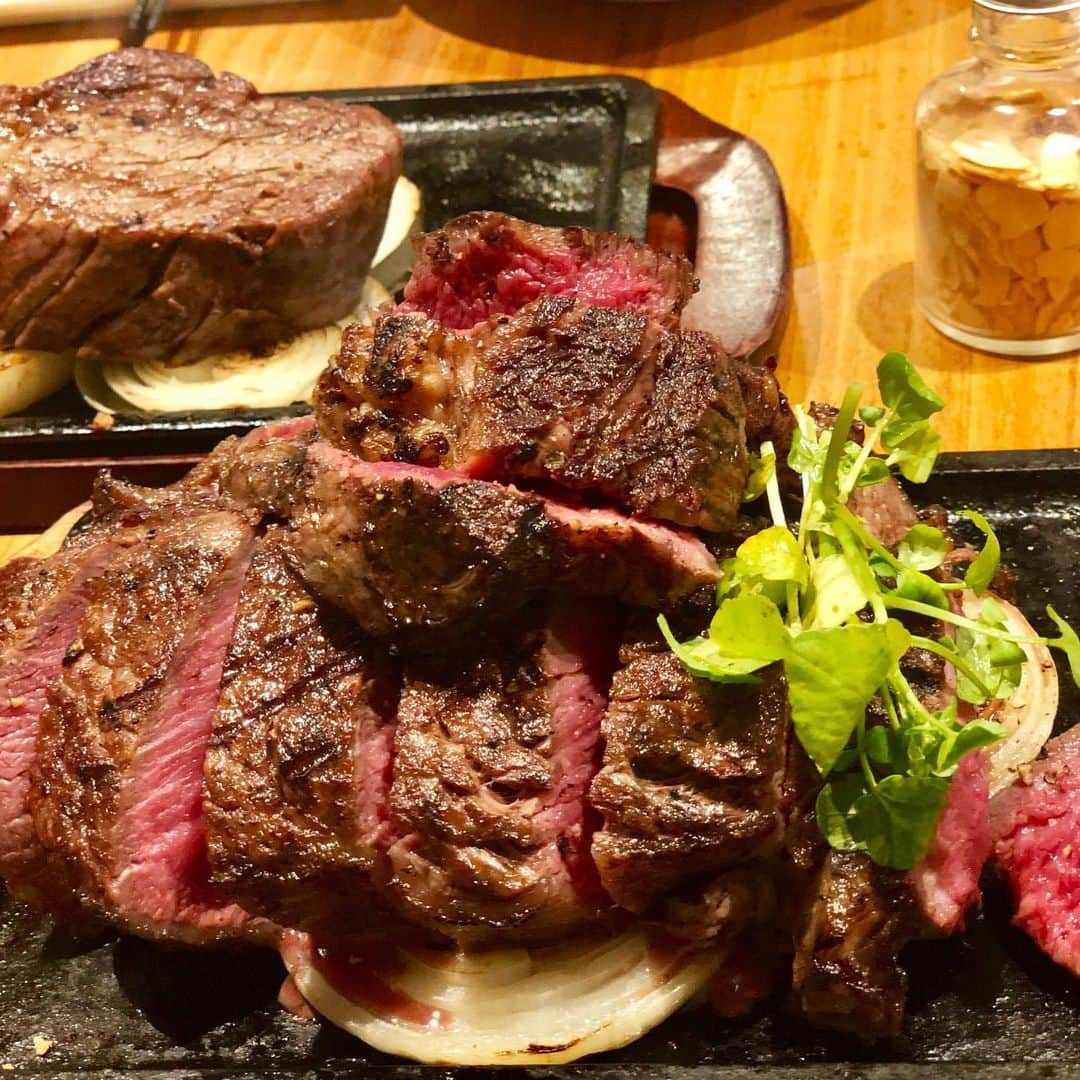 岡倫之さんのインスタグラム写真 - (岡倫之Instagram)「It is only by eating high-quality steaks every day that you become a professional wrestler with a dream. 棚橋弘至は今日も、値段もカロリーも低いものを食ってるんじゃろうな❗️ こんぐらいの肉を毎日食うてこそ、夢のあるプロレスラーなんじゃい🍖💰 #新日本プロレス #NewJapanProWrestling #njpw #njpwworld #グレートオーカーン #オーカーン #GreatOKhan #ドミネーター #Dominator #ユナイテッドエンパイア #UNITEDEMPIRE #ステーキ食堂beco  #レスラー飯」2月27日 23時08分 - great_o_khan