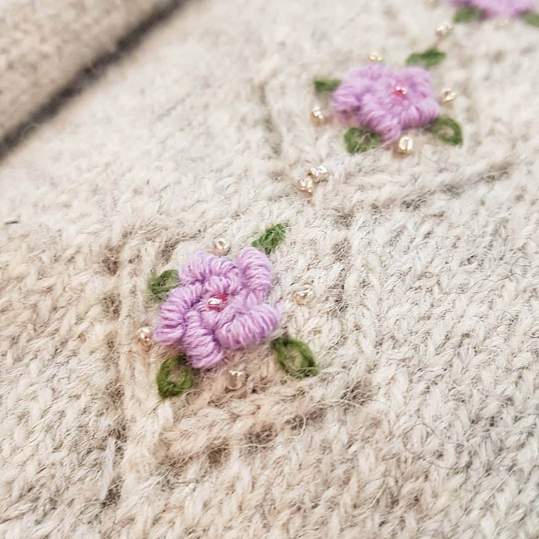 ティネスのインスタグラム：「Early spring can be very tricky weather wise. It's still time to wear warm gloves.  These double felted mittens are perfect for long leisure walks or just the opposite- exciting exploring when hiking.  Besides, the detailing of these is just gorgeous 😍 Embroidery is handmade and each pair is unique.  Get yours on WWW.TINES.LV WORLDWIDE SHIPPING」