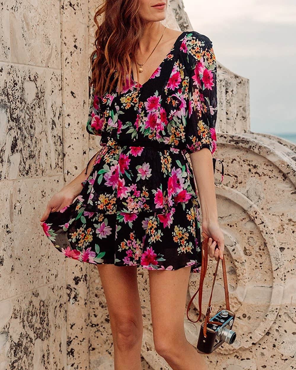 のインスタグラム：「Your Saturday could use some oh-so-pretty floral mini dress. 🌺 #SpringCollection #NewPrint」