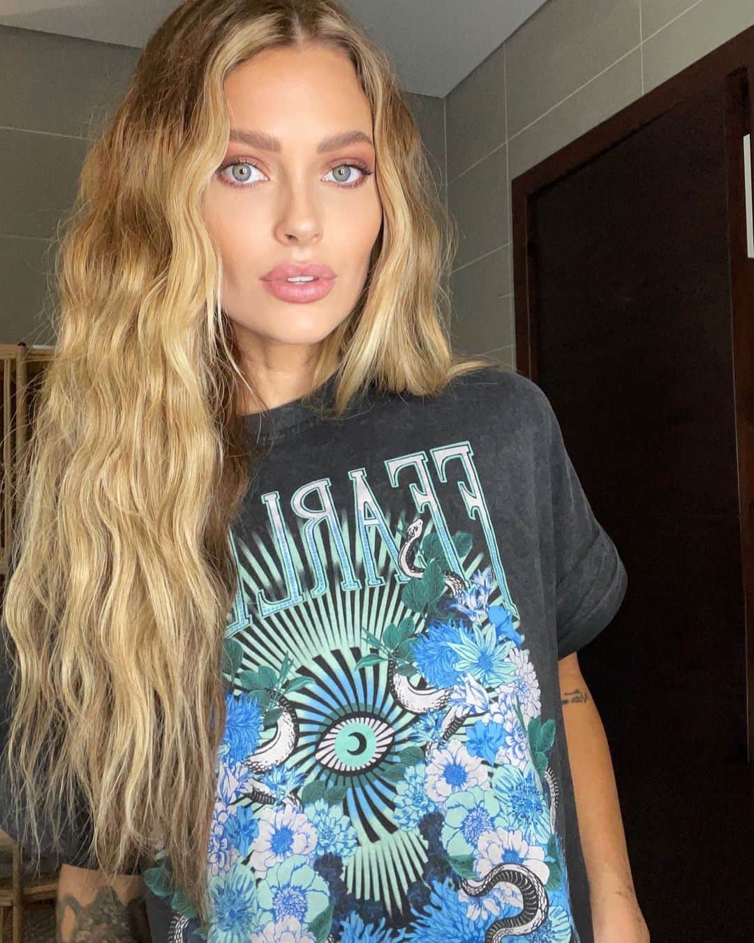 Caroline Receveurのインスタグラム：「🧿」