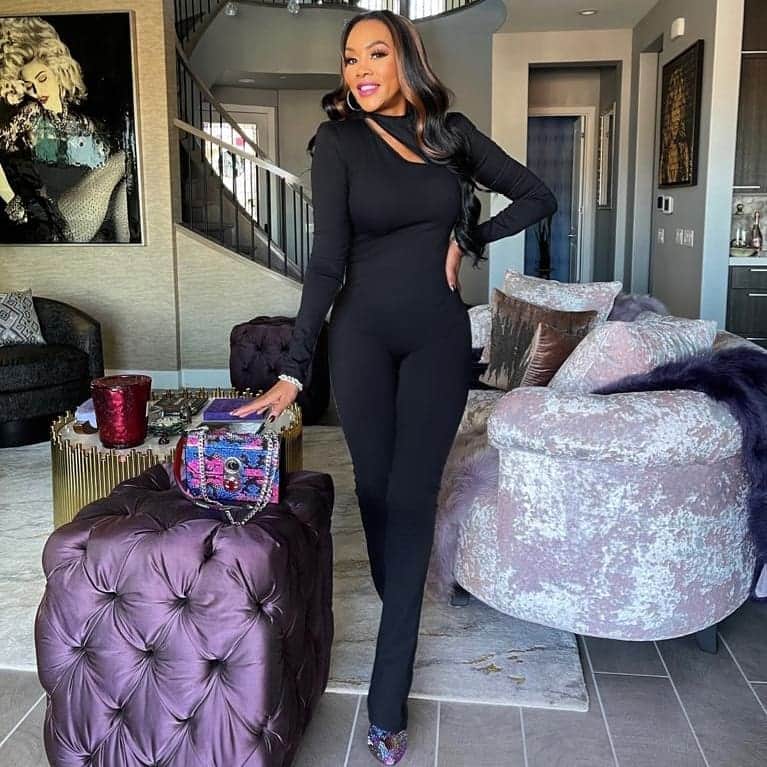 ヴィヴィカ・A・フォックスのインスタグラム：「GM Dawlings! #SatSmiles strutting into da weekend! ENJOY ya weekend dawlings and stay bad to da bone! Rocking @vchelabel jumpsuit Thankx @claudiajordan @louboutinworld crystal boots & bag Thankx @rules2bfollowed @candyicejewelry Makeup & Pix by @chrisamore_ Hair @kenyaonhair #LifeIsGood #GodIsGood #Blessed #Respect #GurlPower #VivicaFoxHair #TeamVivica #TeamFox #MyGrindDontStop #LegitimateCareer #BossMoves #LoveWins #DIRECTOR #SETLIFE #ClassicBadChick 🤗🖤💖👸🏾🎬」