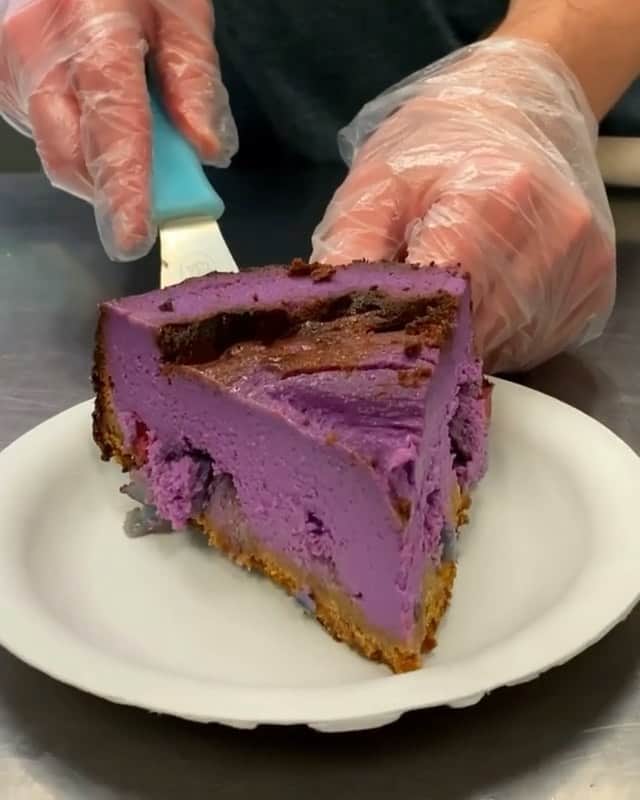 のインスタグラム：「UFFFF :) Via @mybsweet Chef Barb’s HALO HALO CHEESECAKE...」