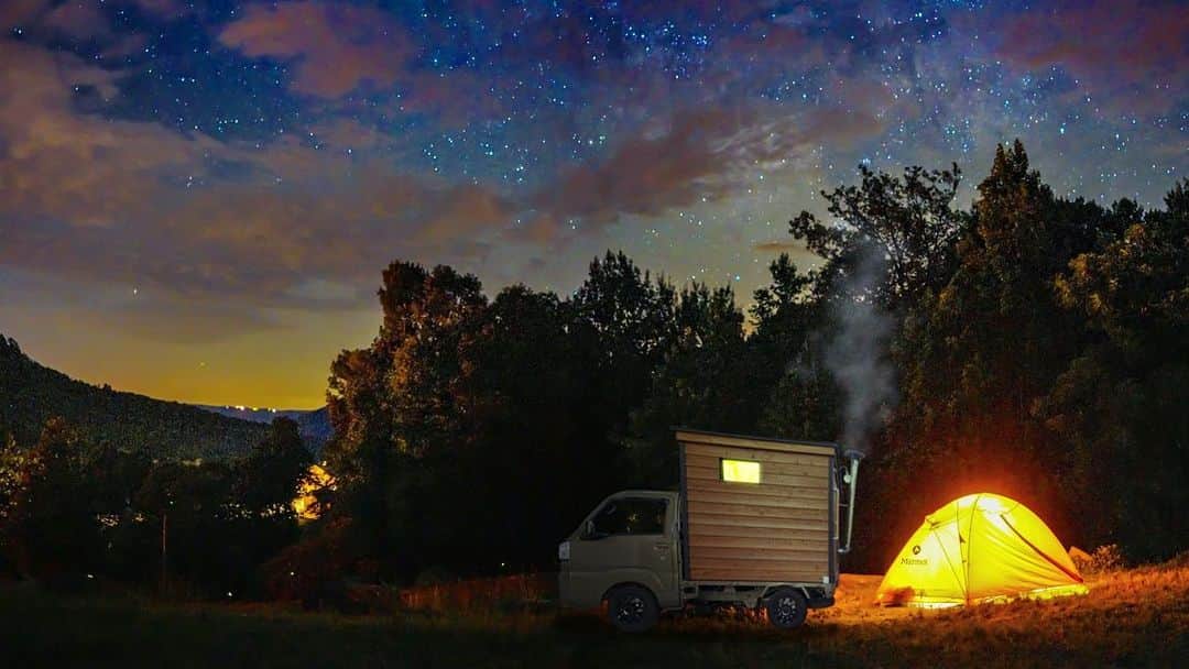 乾雅人のインスタグラム：「仲間と作った軽トラサウナ「K-SAUNA」 色々と進行中です。移動するサウナで忘れられない特別な体験を…リース・販売、準備中です。」