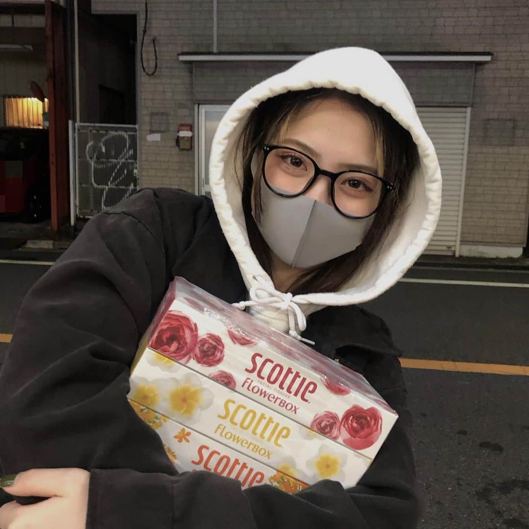 のインスタグラム：「今日は夕方に起きて母と買い物に行っただけの一日(^^)/」