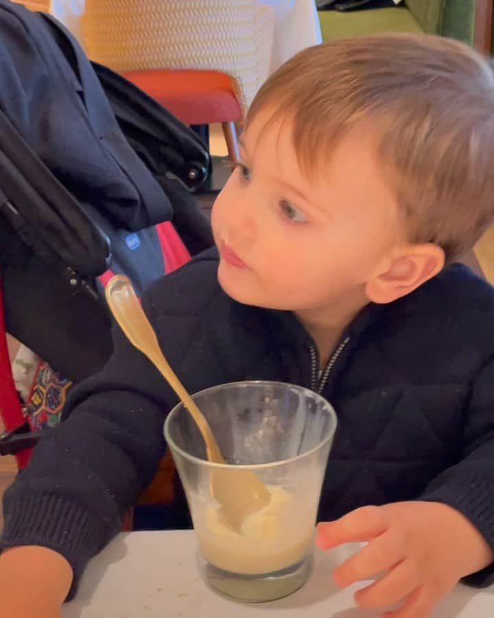 アルベルト・ロポのインスタグラム：「👶🏼 + 🍧= 💣  😂😂😂😂❤️❤️」