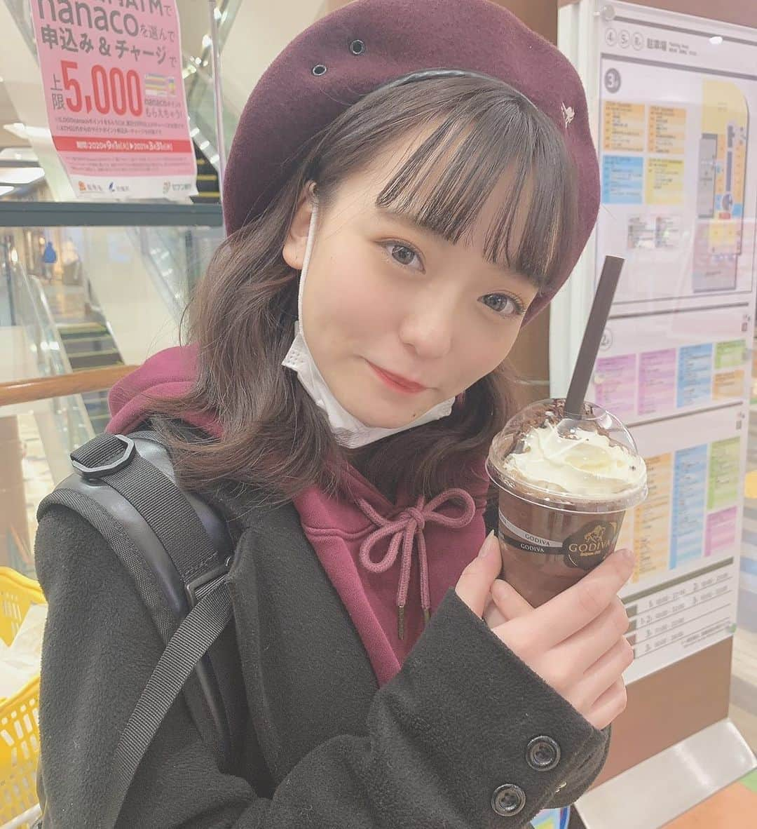 東城希亜さんのインスタグラム写真 - (東城希亜Instagram)「. . . GODIVA飲んじゃう18歳 . . #甘くて #飲むの #大変 #だった #やっぱり #カフェラテ #しか勝たん #ベレー帽 #斜めってる #恥ずかしい #加工厨 #加工 #いいね返し #いいねした人で気になった人フォロー #自発ください #likeforlikes #followｍe #ljk #jk3 #童顔 #アイドル#idol #今日のコーデ #パーカーコーデ #紫」2月27日 23時50分 - ichi_noa