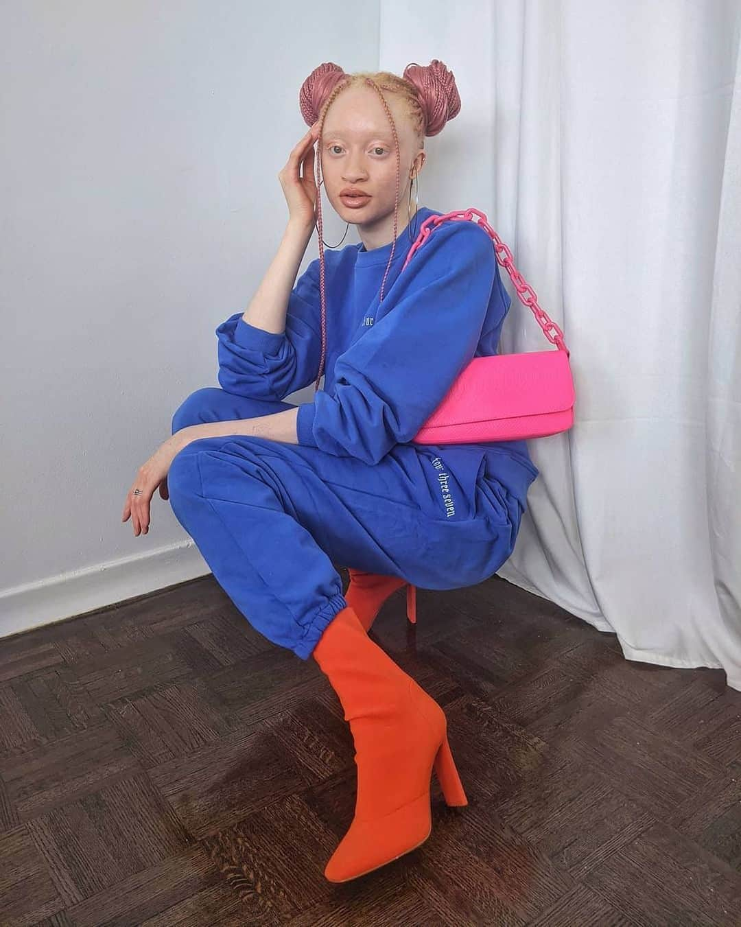 ALDO shoesさんのインスタグラム写真 - (ALDO shoesInstagram)「Living in sweats, HBU? Style icon @miriannjoh is a vision in blue and the Delylah boots. Style up any sweat suits with these sock boots available in orange, brown and black. #AldoCrew #AldoShoes」2月28日 0時04分 - aldo_shoes