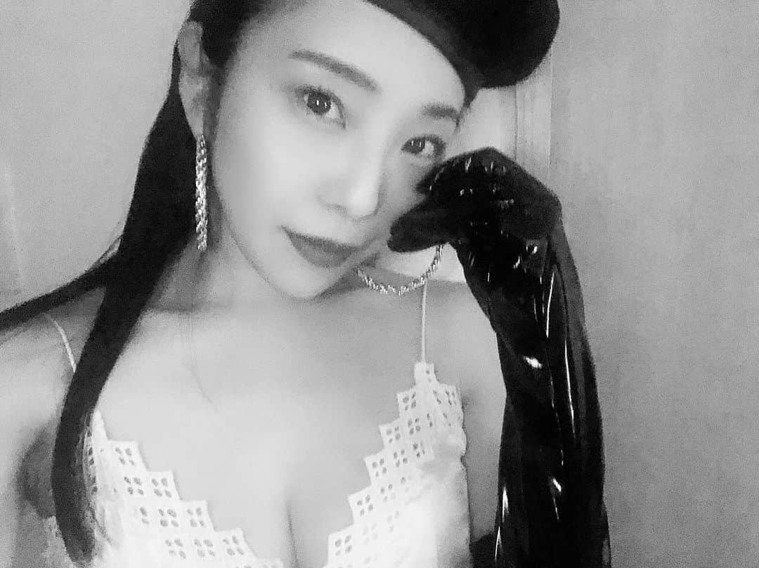 相沢梨紗のインスタグラム：「GN🌙 . . . #japan #japanese #asiangirls #asianbeauty #asianmakeup #art #fashion #東京 #japanese #2021年 #risaaizawa #akihabara #japan #tokyo #popcture #dempagumi #でんぱ組 #相沢梨紗 #りさちー #vintagefashion #vintage #photography #instagood #model」