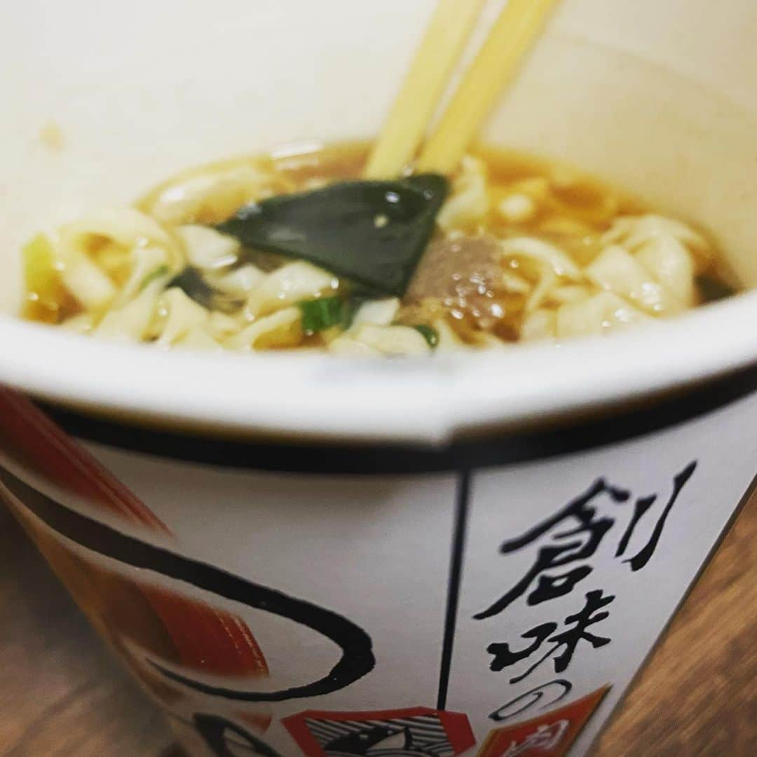 浅香圭（コラゾン）さんのインスタグラム写真 - (浅香圭（コラゾン）Instagram)「夜食とか サッポロ一番みそラーメン 最強と思うんですが 最近見つけたサンヨー食品さんの 創味つゆの肉うどんと小海老蕎麦がねコスパよくめちゃ美味いんよね。スーパーなら税込100円以下で買えたw  #graffiti#らくがき#art#food #イラスト#お弁当#マンガ#アート #漫画#演劇#モデル #イケメン#芸能 #サッポロ一番みそラーメン #パン#舞台#新宿#カメラ #japan#ラーメン #おかず#うどん #イベント#そば #サンヨー食品  #撮影#創味シャンタン #ヘアスタイル #夜食#映画」2月28日 0時22分 - keiasaka